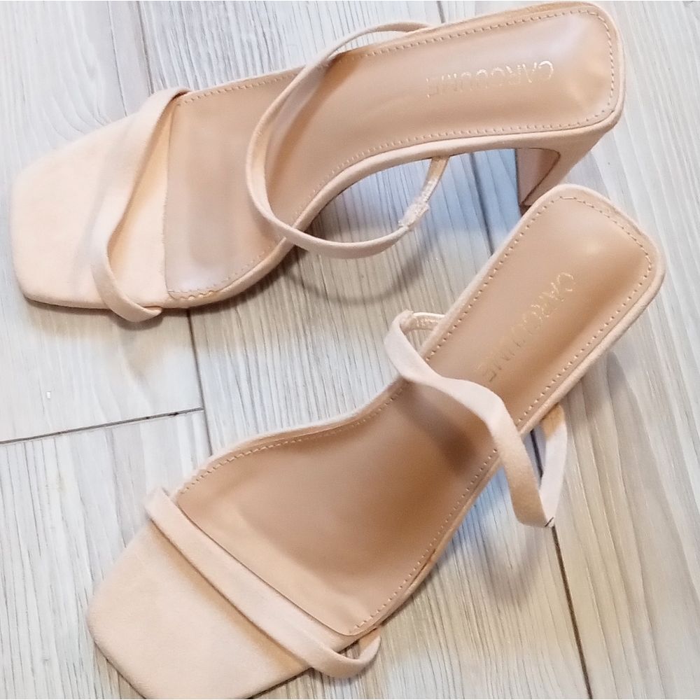 (9-3976)  Carcuume Sandals Sz 8.5